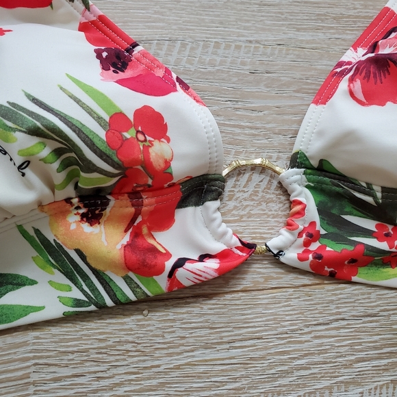 🌲 Guess Bikini Top - Picture 2 of 5